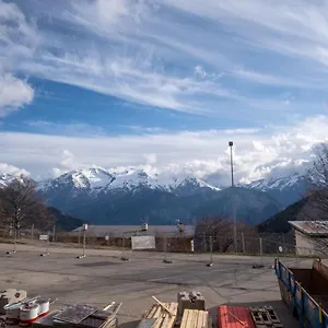 https://charming-apartment-with-a-balcony-and-superb-view-huez-welkeys.hotels-rhonealpes.com