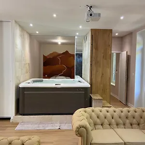 https://loft-eden-jaccuzi-prestations-haut-de-gamme-92m2-2-chbres.hotels-rhonealpes.com